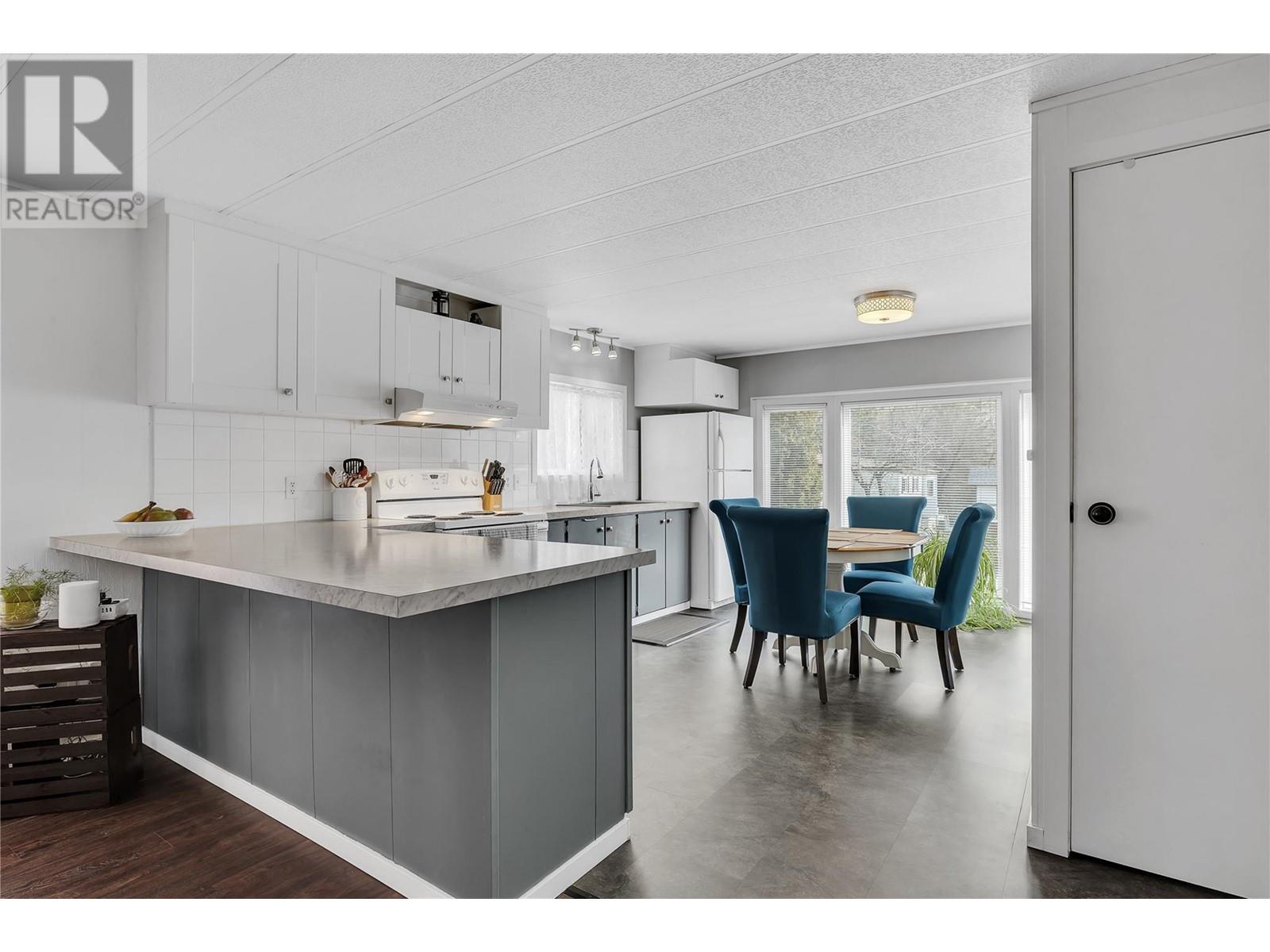 Property at 1929 97 Highway S Unit# 64 image 4