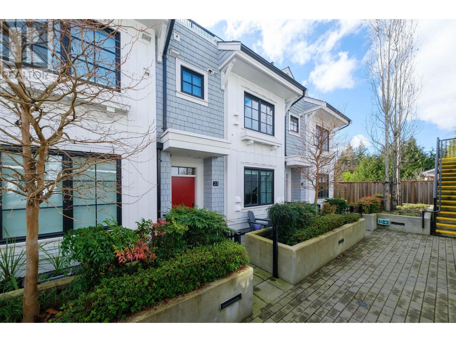 23 1133 Ridgewood Drive, North Vancouver, British Columbia  V7R 0A4 - Photo 1 - R2975389