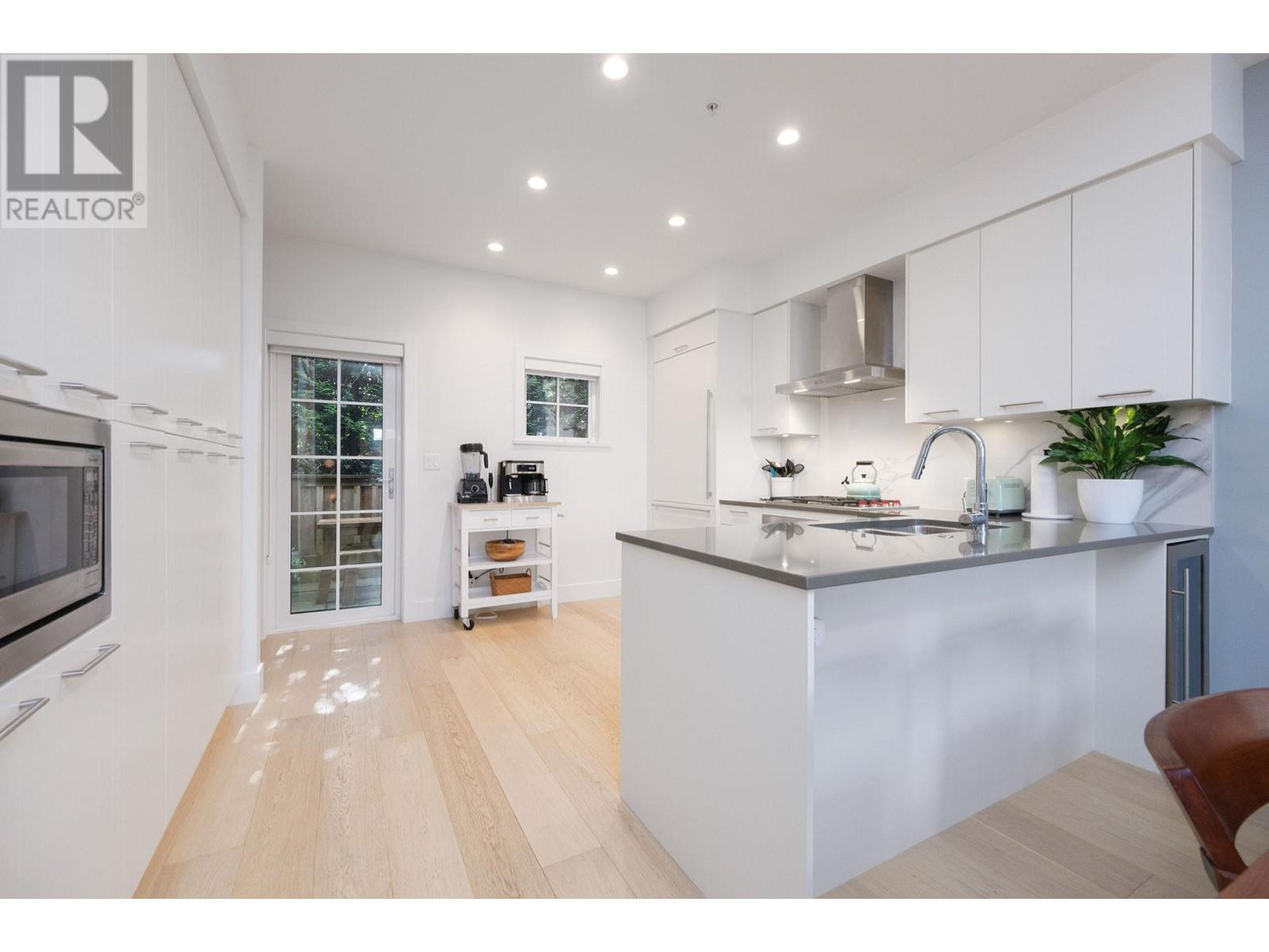 23 1133 Ridgewood Drive, North Vancouver, British Columbia  V7R 0A4 - Photo 7 - R2975389