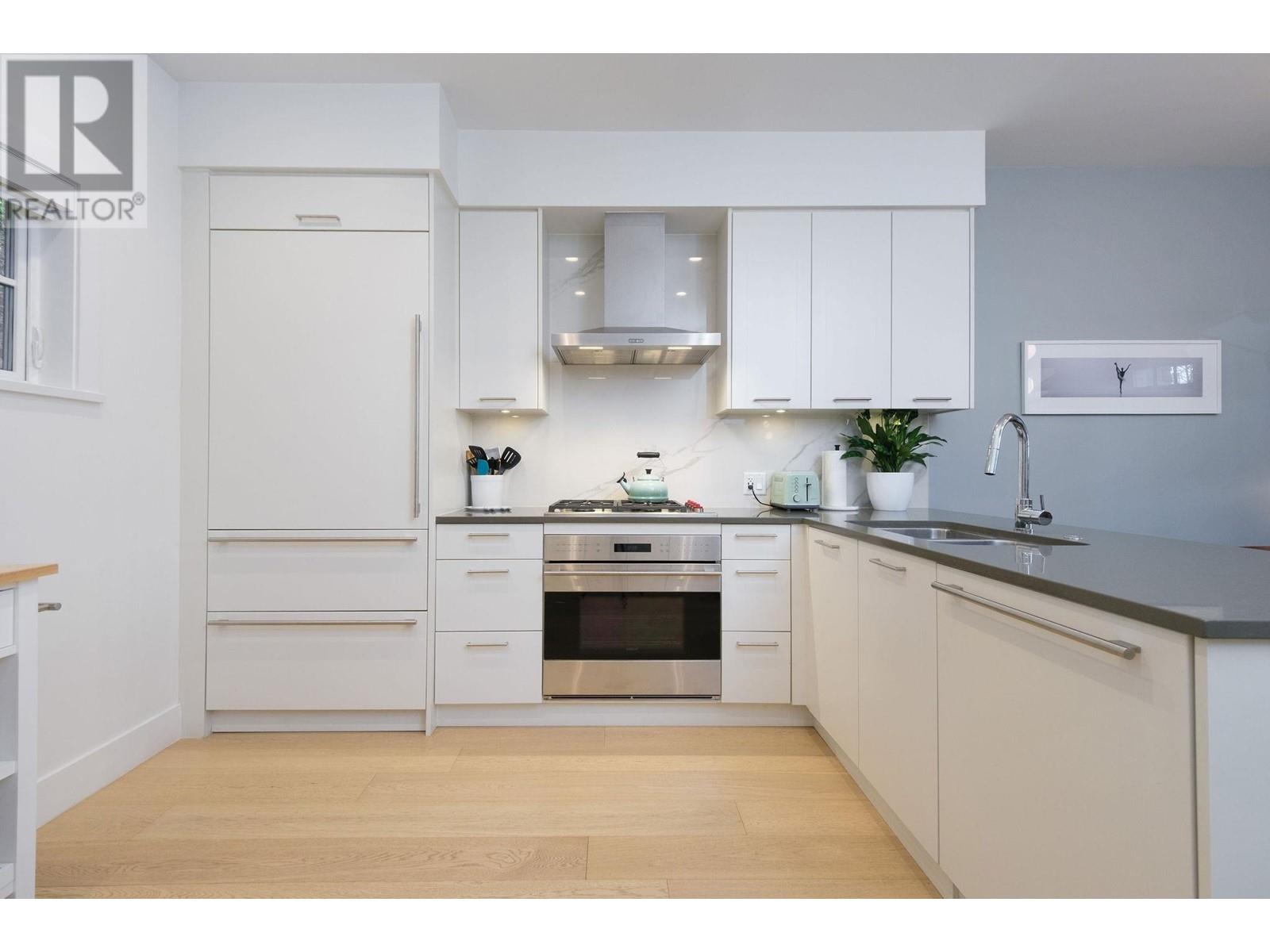 23 1133 Ridgewood Drive, North Vancouver, British Columbia  V7R 0A4 - Photo 8 - R2975389