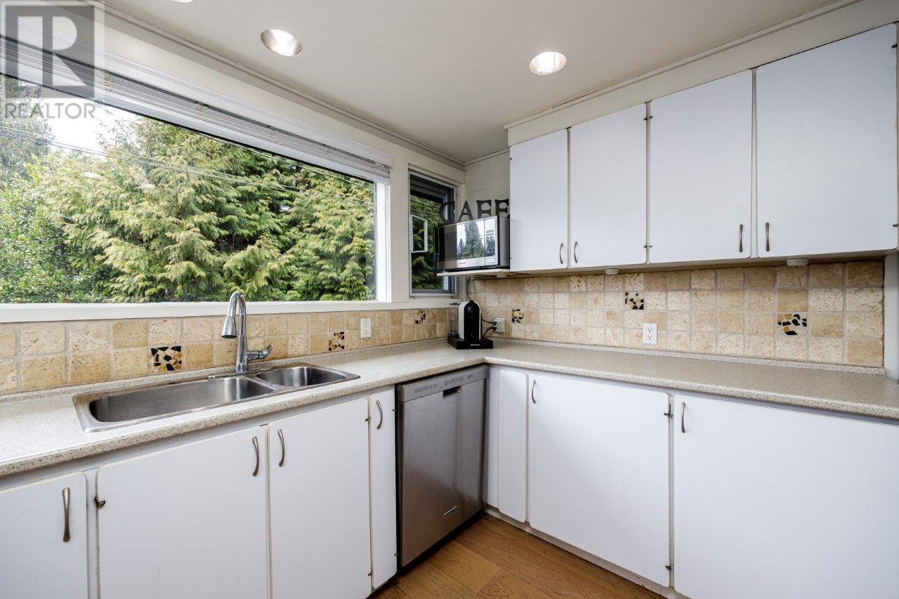 3003 Fromme Road, North Vancouver, British Columbia  V7K 2C8 - Photo 17 - R2975397