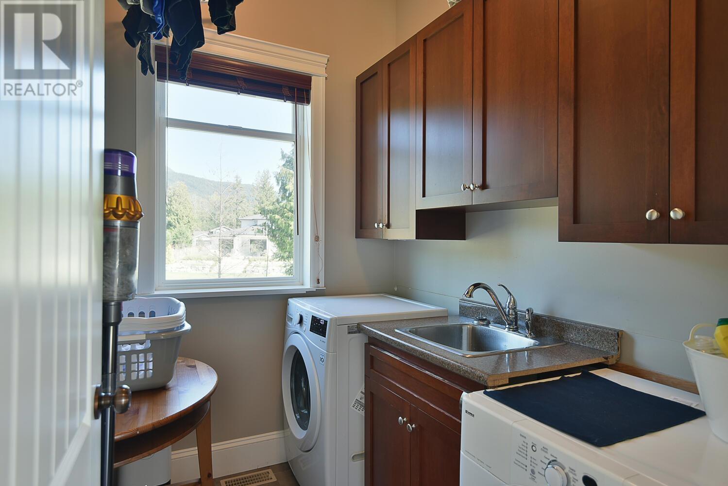 1464 Sunset Place, Gibsons, British Columbia  V0N 1V5 - Photo 23 - R2975415