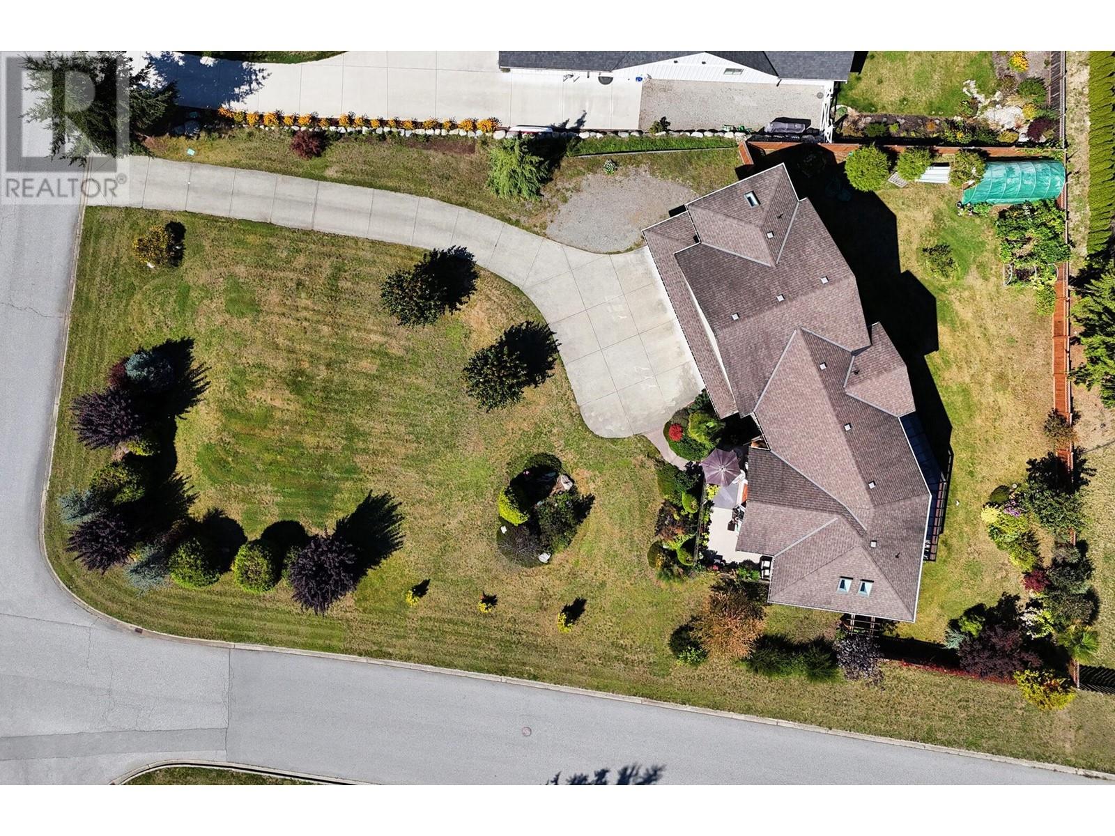 Property at 1464 SUNSET PLACE image 3