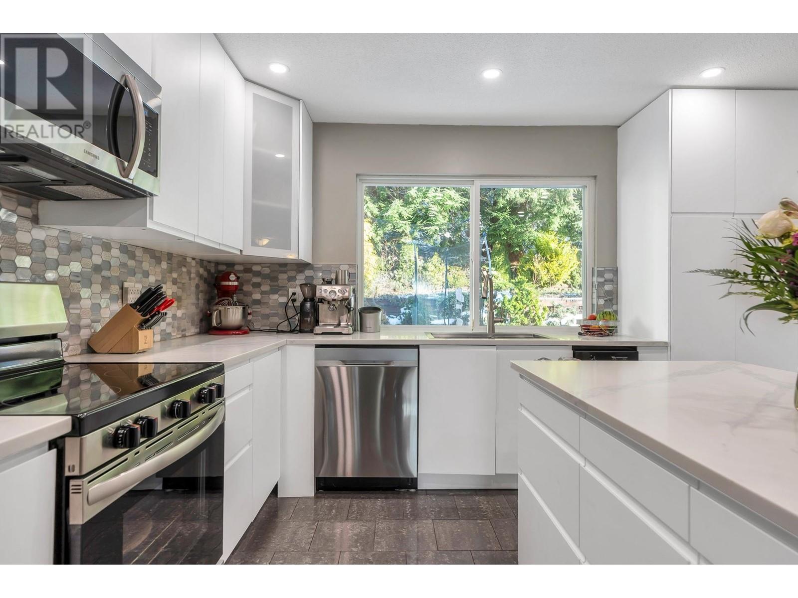 1232 Bluff Drive, Coquitlam, British Columbia  V3E 1C1 - Photo 12 - R2965816