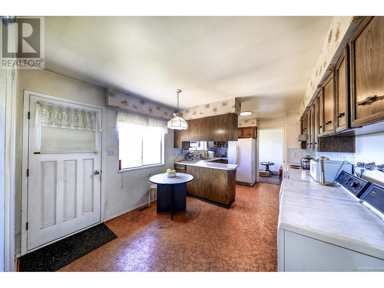 Listing Picture 14 of 24 : 12760 WESTMINSTER HIGHWAY, Richmond / 烈治文 - 魯藝地產 Yvonne Lu Group - MLS Medallion Club Member