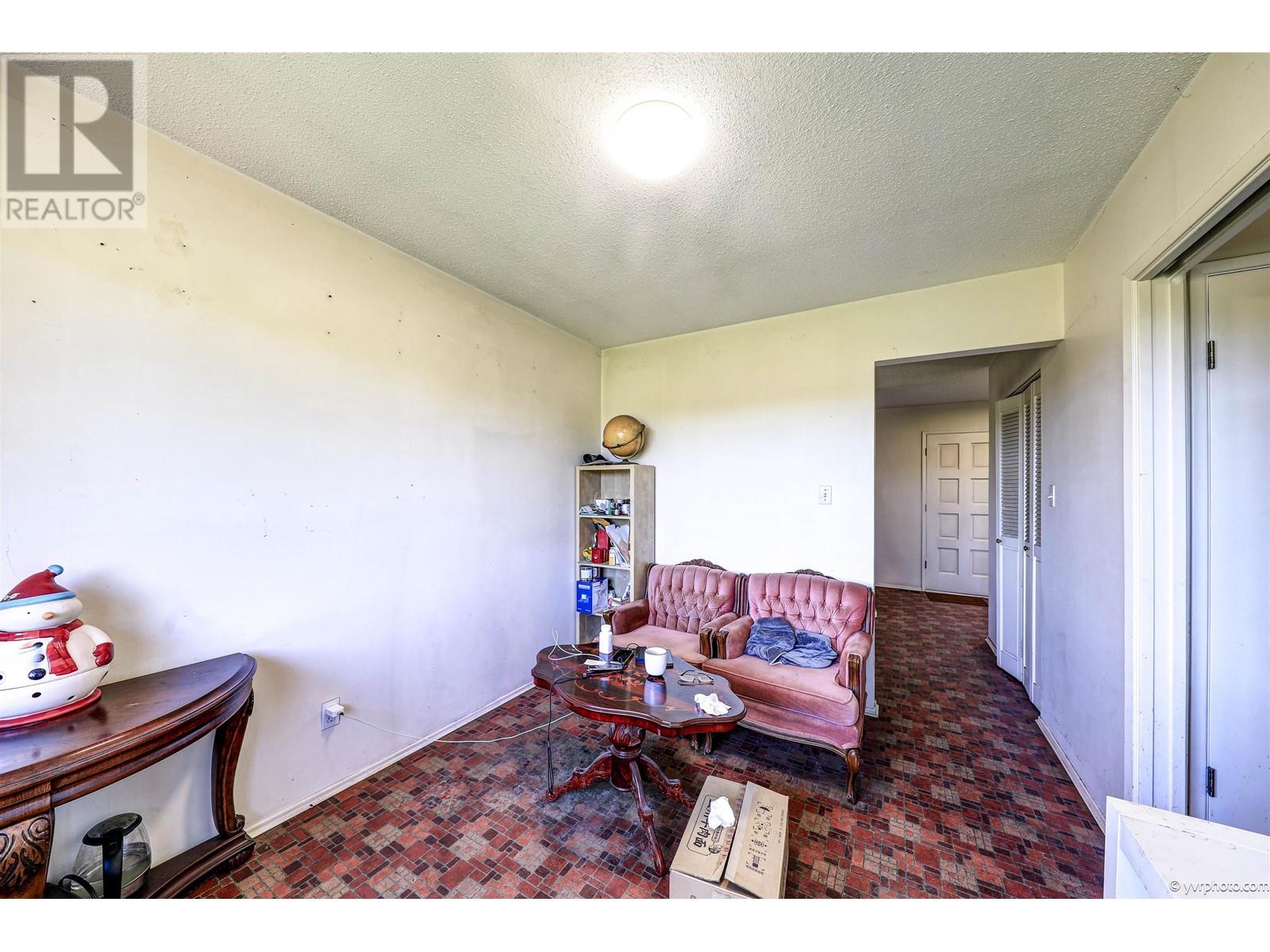 Listing Picture 10 of 24 : 12760 WESTMINSTER HIGHWAY, Richmond / 烈治文 - 魯藝地產 Yvonne Lu Group - MLS Medallion Club Member