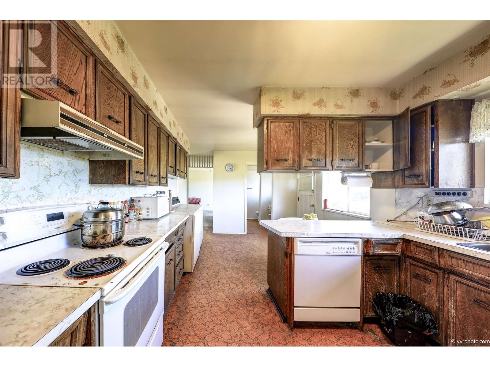 Listing Picture 11 of 24 : 12760 WESTMINSTER HIGHWAY, Richmond / 烈治文 - 魯藝地產 Yvonne Lu Group - MLS Medallion Club Member