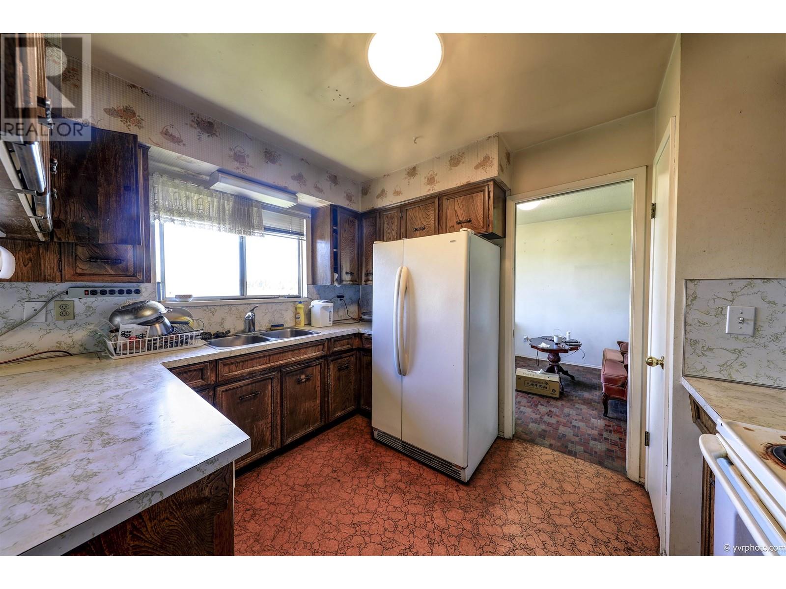 Listing Picture 12 of 24 : 12760 WESTMINSTER HIGHWAY, Richmond / 烈治文 - 魯藝地產 Yvonne Lu Group - MLS Medallion Club Member