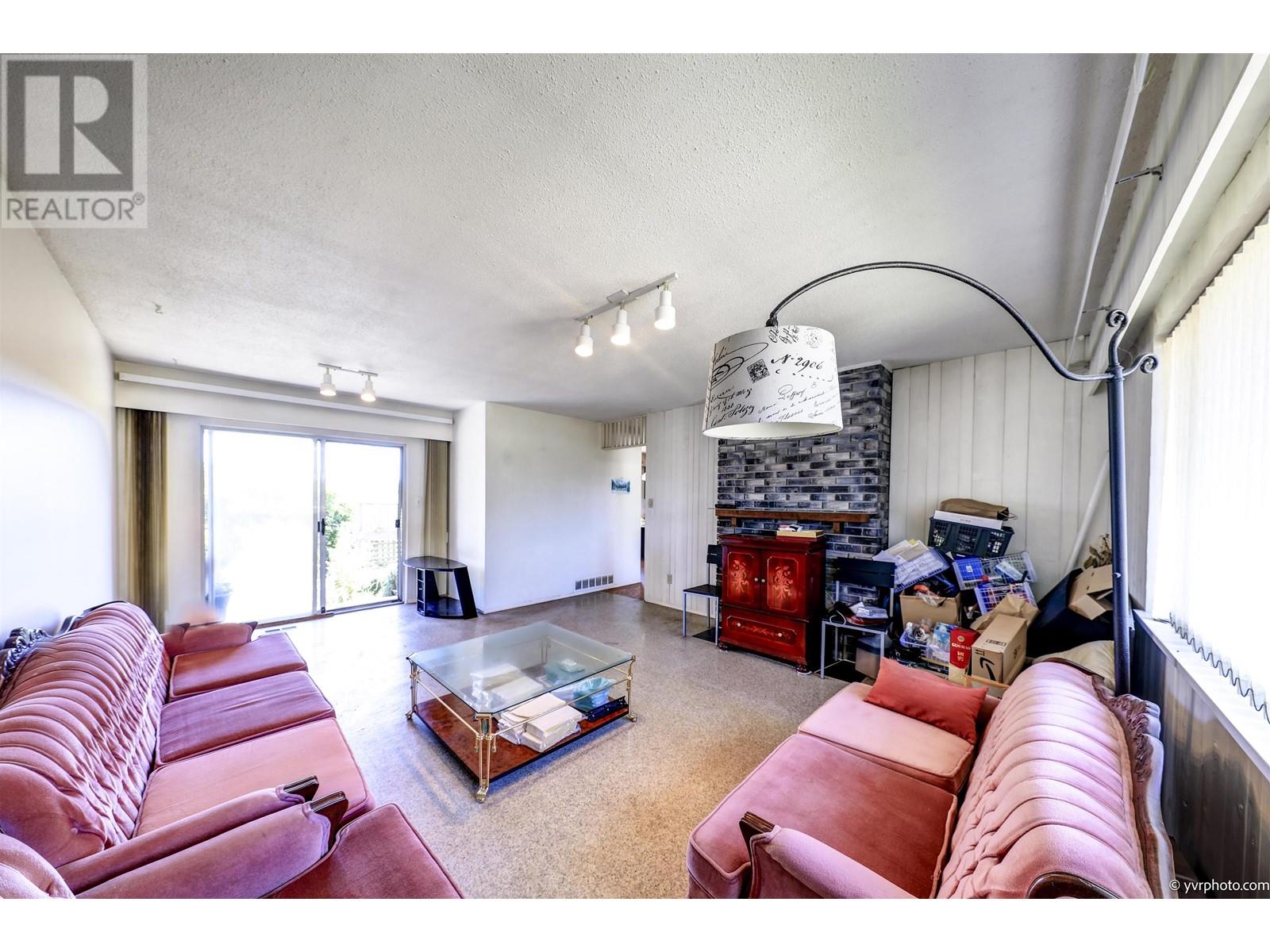 Listing Picture 16 of 24 : 12760 WESTMINSTER HIGHWAY, Richmond / 烈治文 - 魯藝地產 Yvonne Lu Group - MLS Medallion Club Member