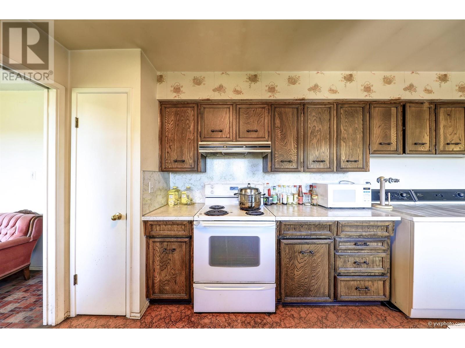 Listing Picture 13 of 24 : 12760 WESTMINSTER HIGHWAY, Richmond / 烈治文 - 魯藝地產 Yvonne Lu Group - MLS Medallion Club Member