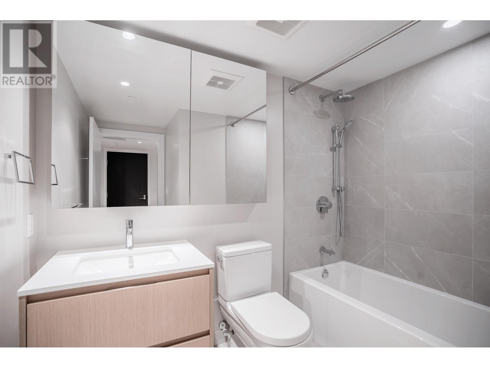 1705 1500 Fern Street, North Vancouver, British Columbia  V7J 0E6 - Photo 4 - R2975376