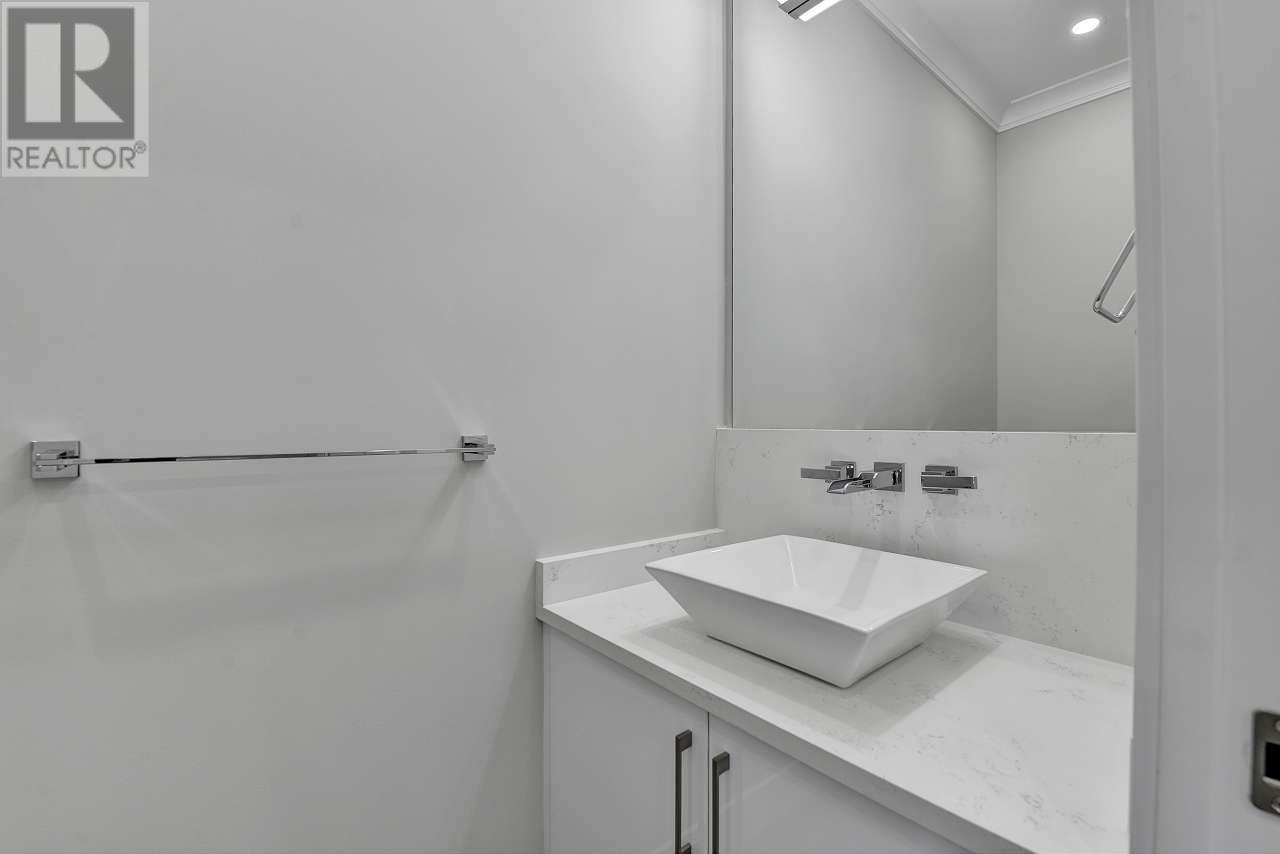 1118 Roma Avenue, New Westminster, British Columbia  V3M 0M4 - Photo 11 - R2974246