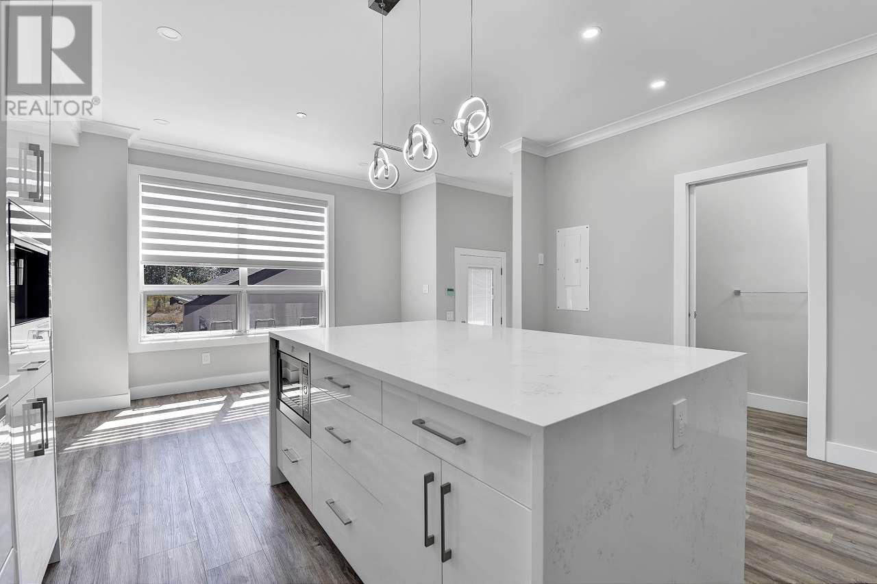 1118 Roma Avenue, New Westminster, British Columbia  V3M 0M4 - Photo 8 - R2974246