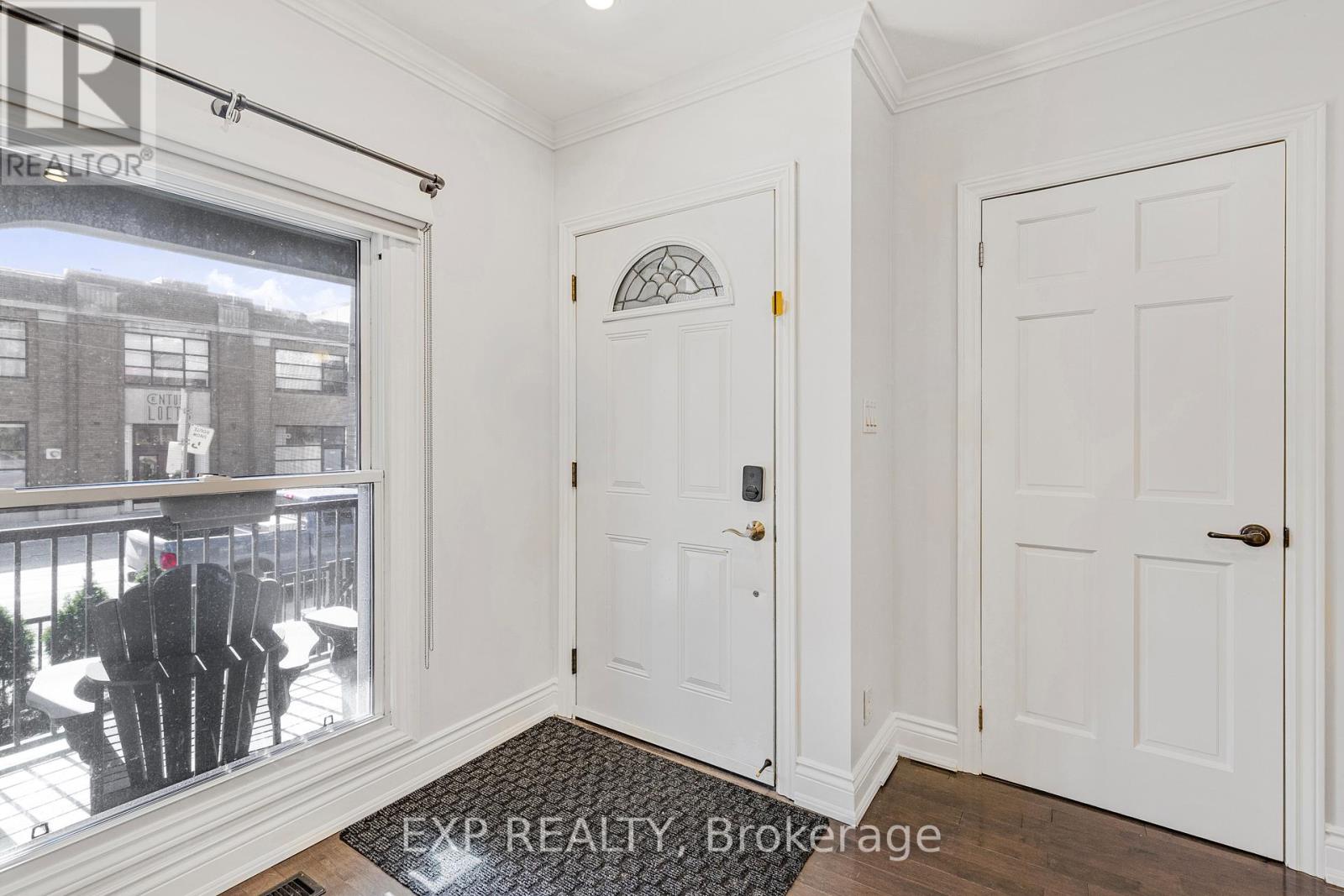 Property at 366 DUNDAS STREET E image 5