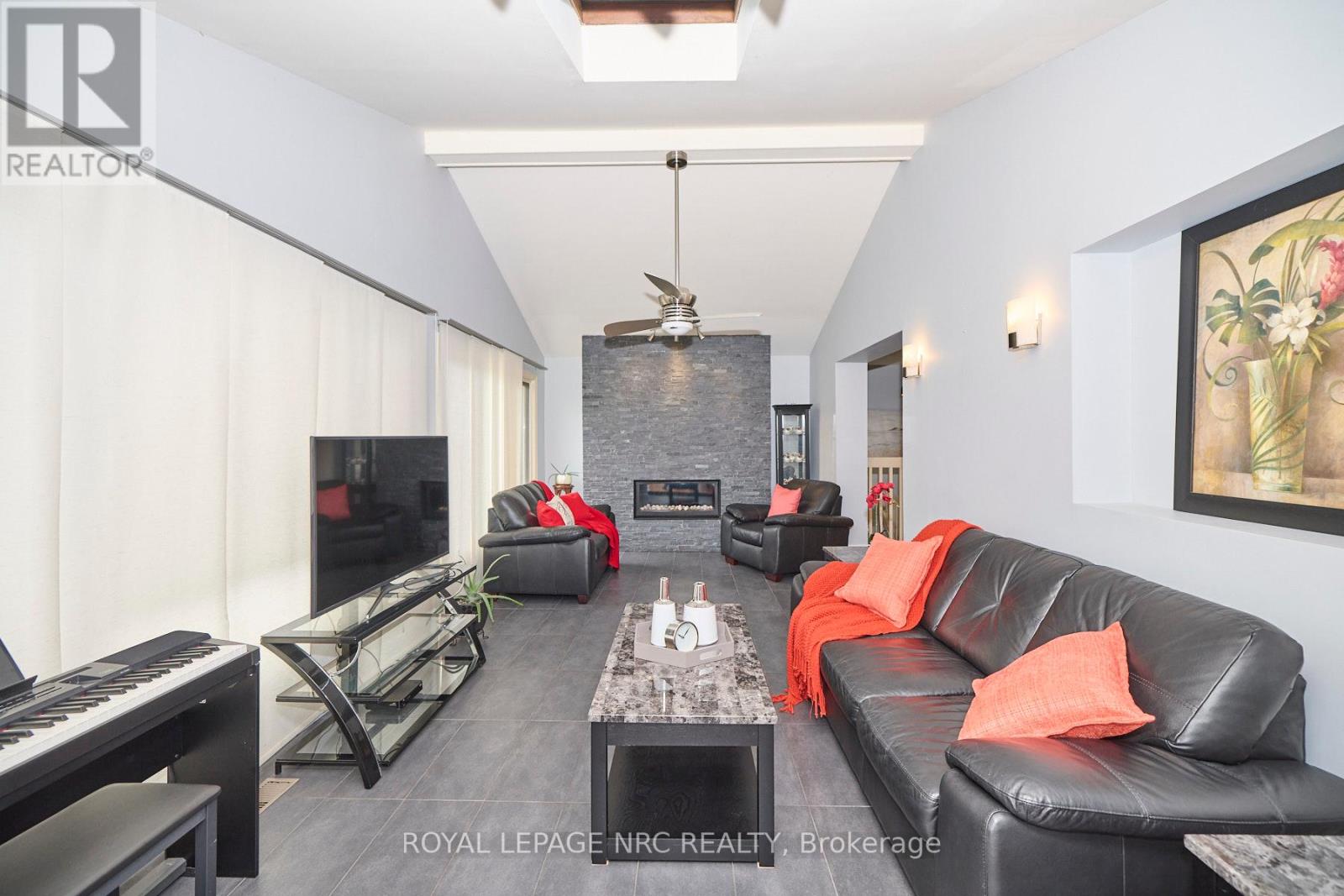 Property at 90 MARY STREET image 3