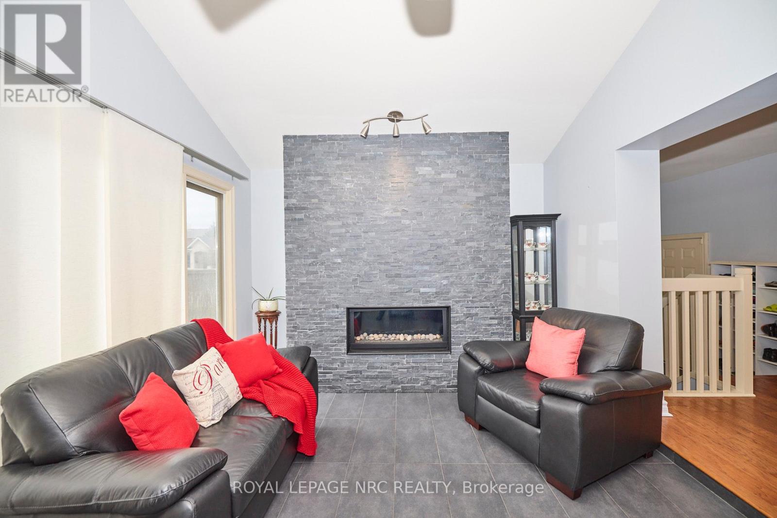 Property at 90 MARY STREET image 4