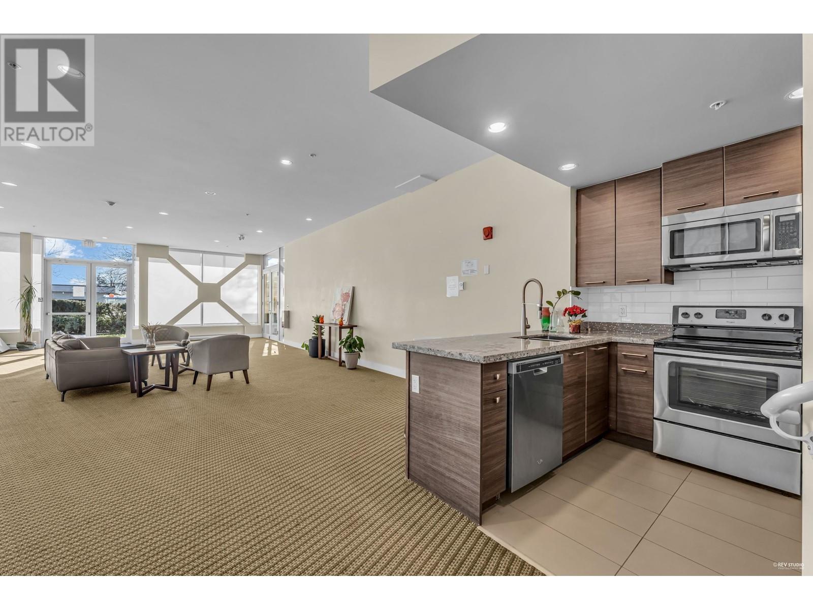 Listing Picture 18 of 22 : 212 7377 14TH AVENUE, Burnaby / 本拿比 - 魯藝地產 Yvonne Lu Group - MLS Medallion Club Member