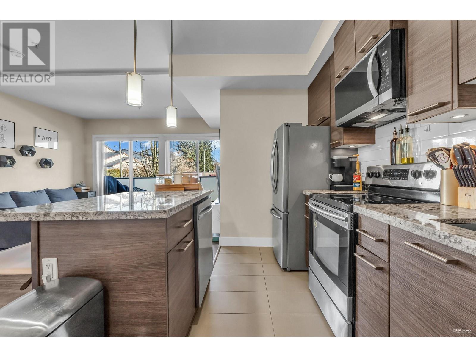 Listing Picture 7 of 22 : 212 7377 14TH AVENUE, Burnaby / 本拿比 - 魯藝地產 Yvonne Lu Group - MLS Medallion Club Member