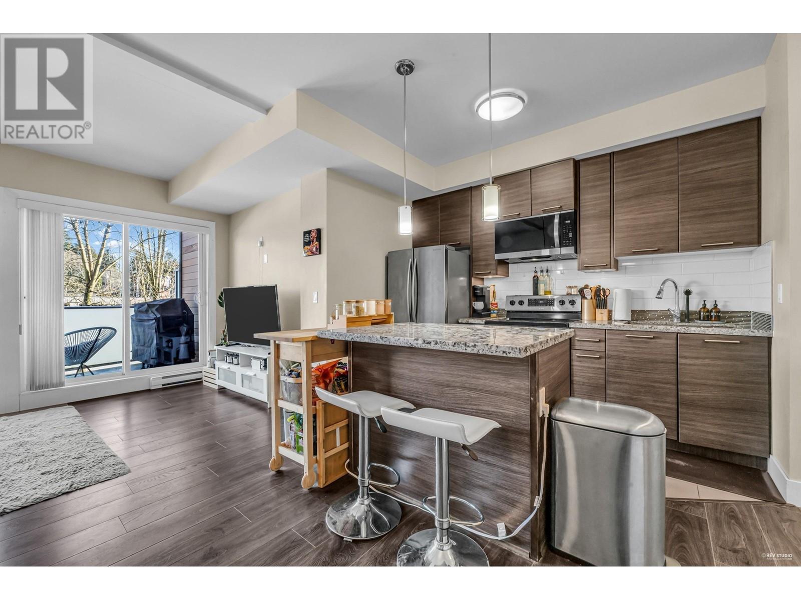Listing Picture 8 of 22 : 212 7377 14TH AVENUE, Burnaby / 本拿比 - 魯藝地產 Yvonne Lu Group - MLS Medallion Club Member