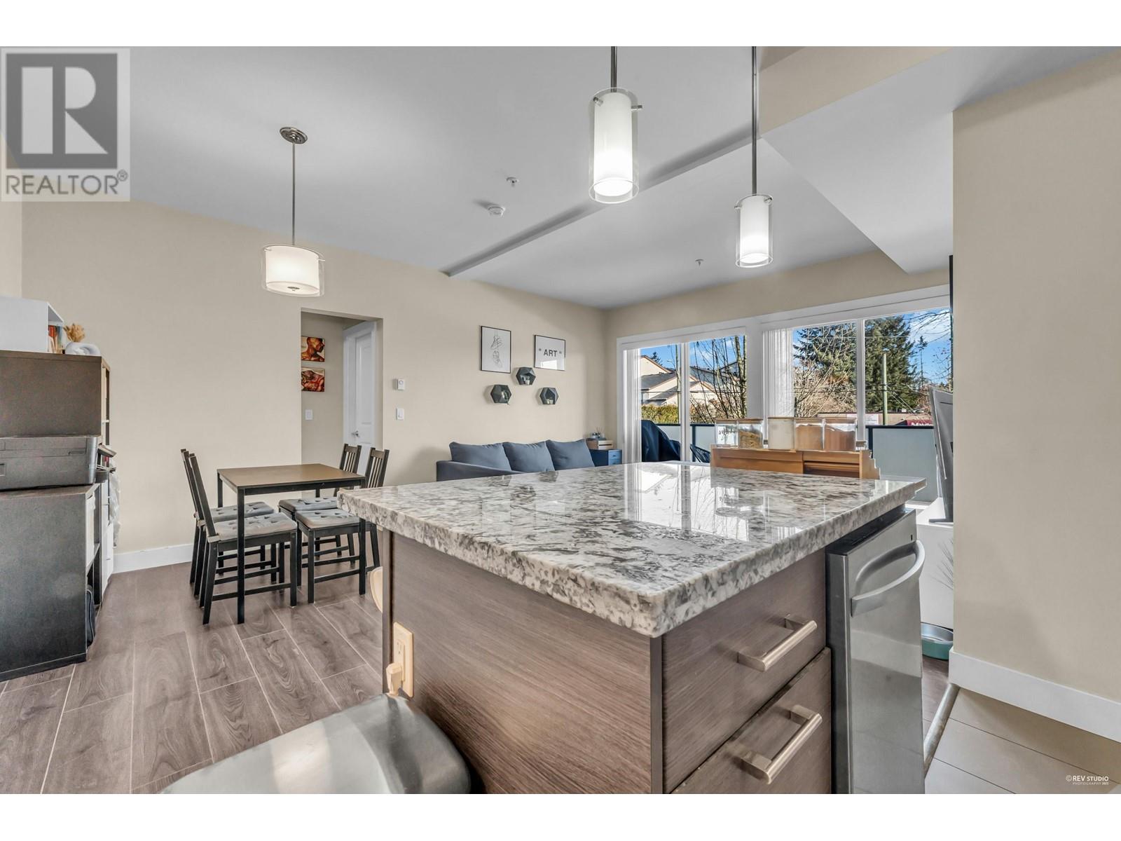 Listing Picture 9 of 22 : 212 7377 14TH AVENUE, Burnaby / 本拿比 - 魯藝地產 Yvonne Lu Group - MLS Medallion Club Member