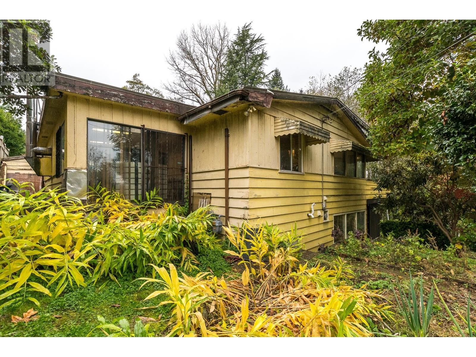 5449 Royal Oak Avenue, Burnaby, British Columbia  V5H 3N1 - Photo 5 - R2975431