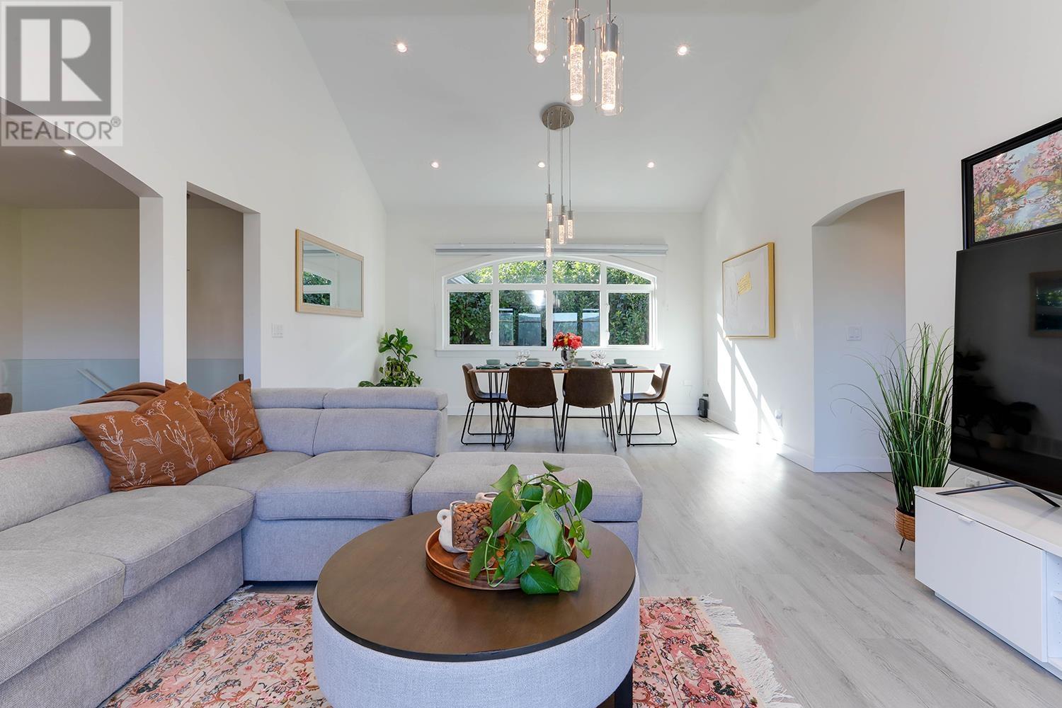 4254 Caddy Road, North Vancouver, British Columbia  V7G 1B7 - Photo 10 - R2975492