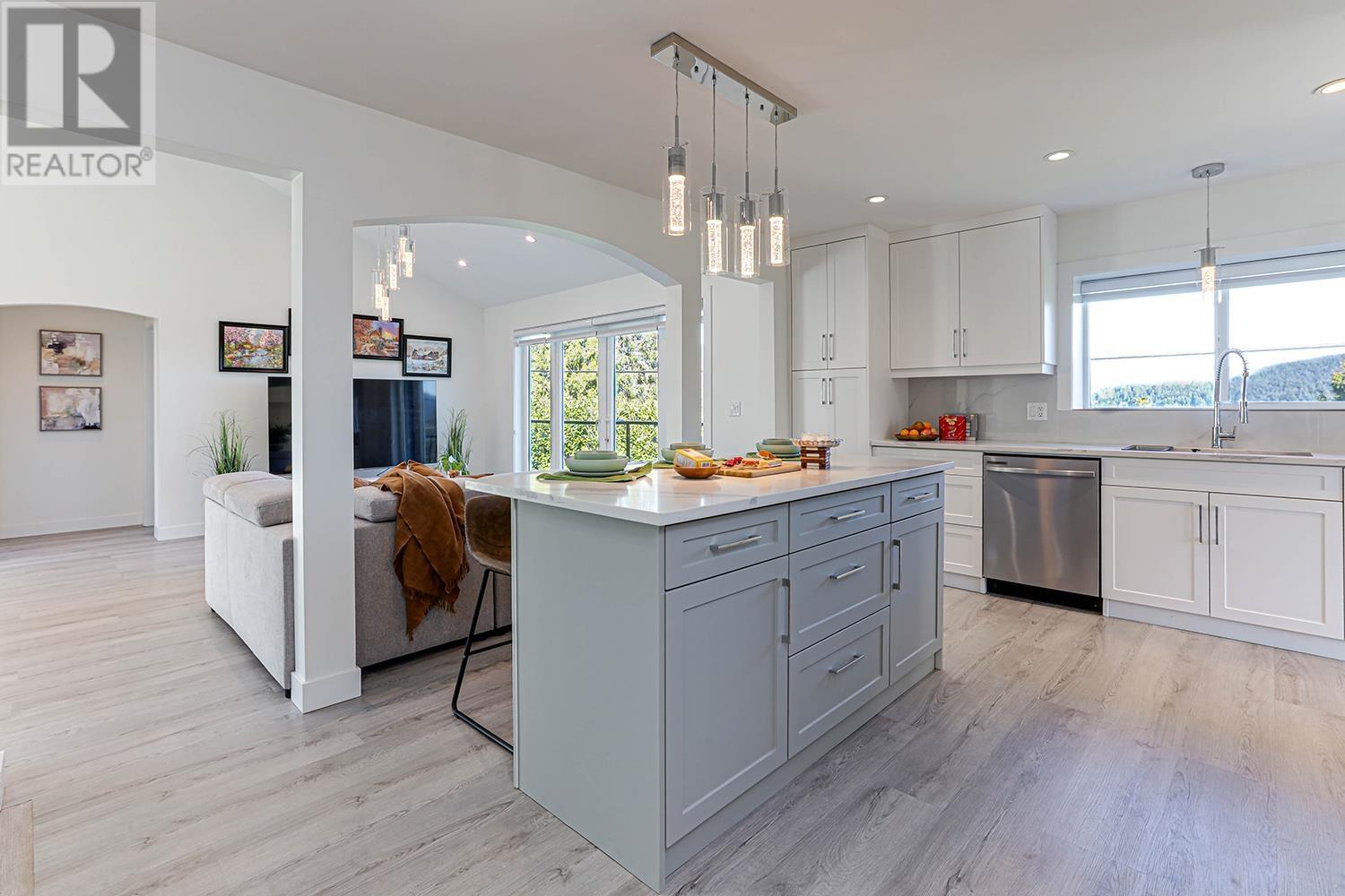 4254 Caddy Road, North Vancouver, British Columbia  V7G 1B7 - Photo 14 - R2975492