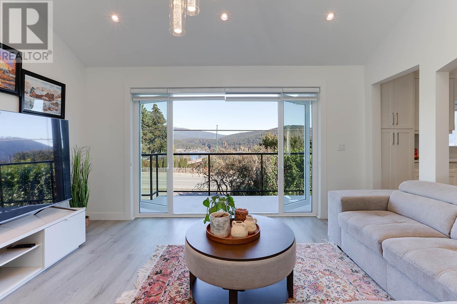 4254 Caddy Road, North Vancouver, British Columbia  V7G 1B7 - Photo 8 - R2975492