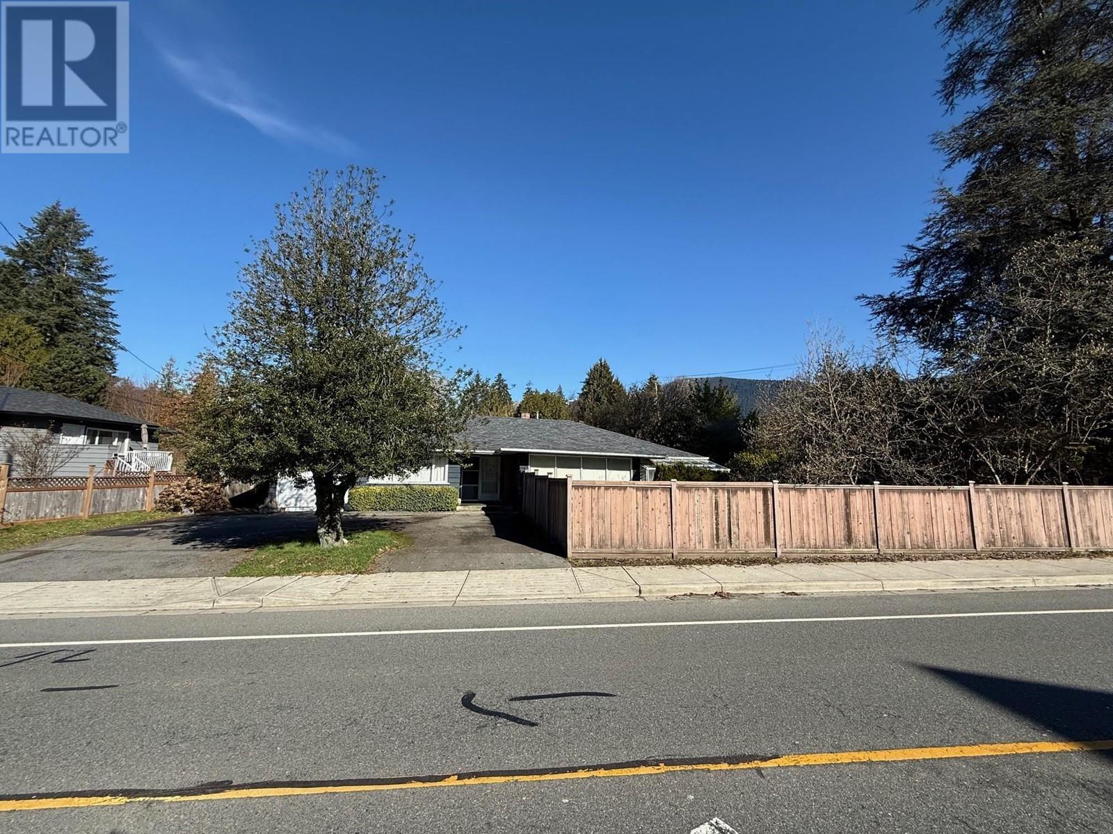 1116 Ridgewood Drive, North Vancouver, British Columbia  V7R 1J3 - Photo 6 - R2975501