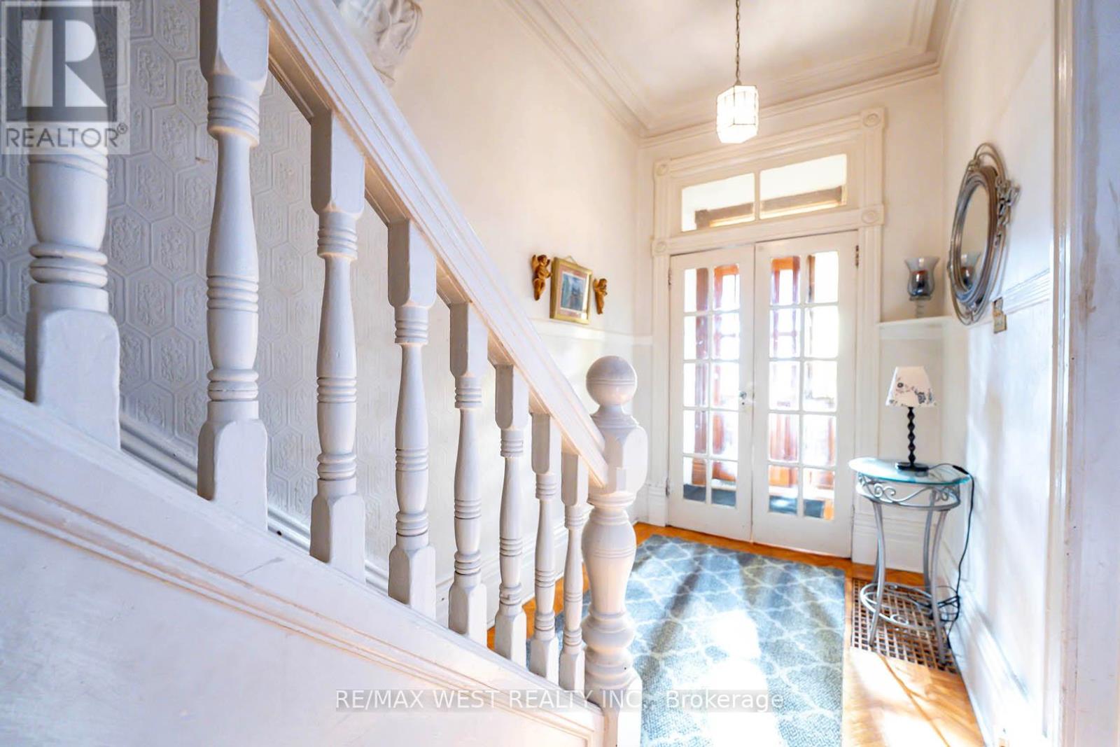 Property at 217 GLADSTONE AVENUE image 4
