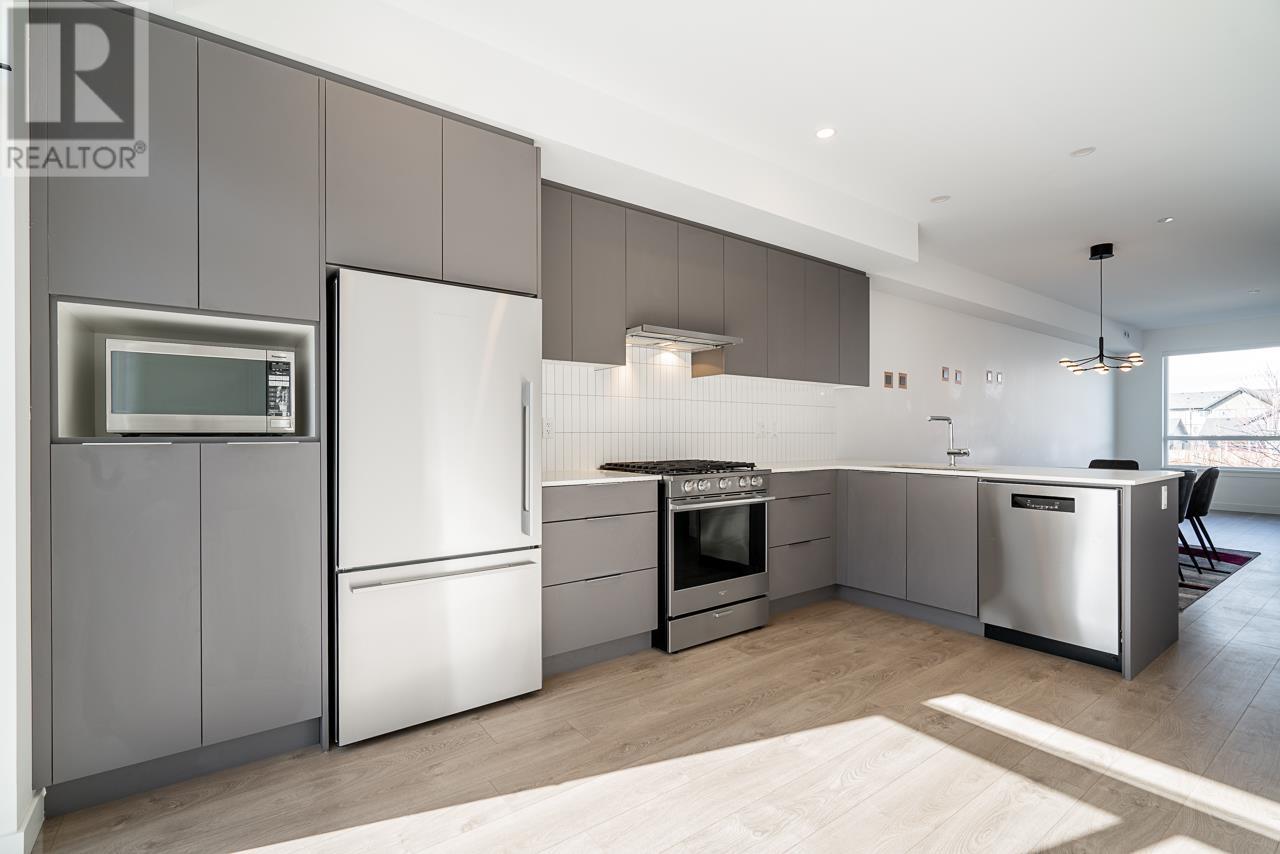 Property at 18 4292 WOLF WAY image 3