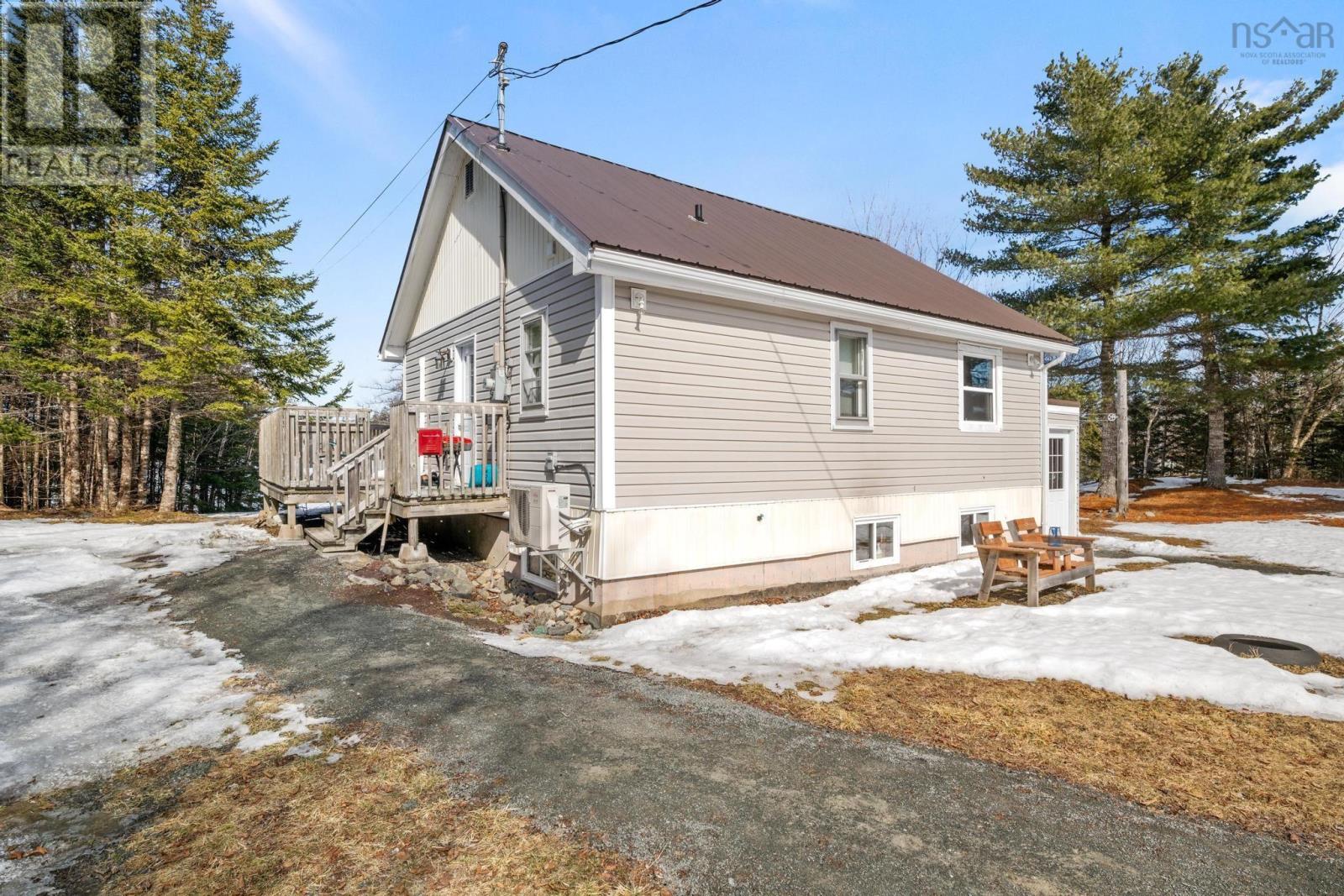 64 Causeway Road, River Lake, Nova Scotia  B0J 3H0 - Photo 2 - 202504246