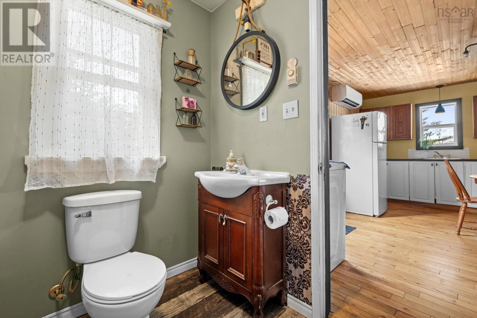 64 Causeway Road, River Lake, Nova Scotia  B0J 3H0 - Photo 25 - 202504246