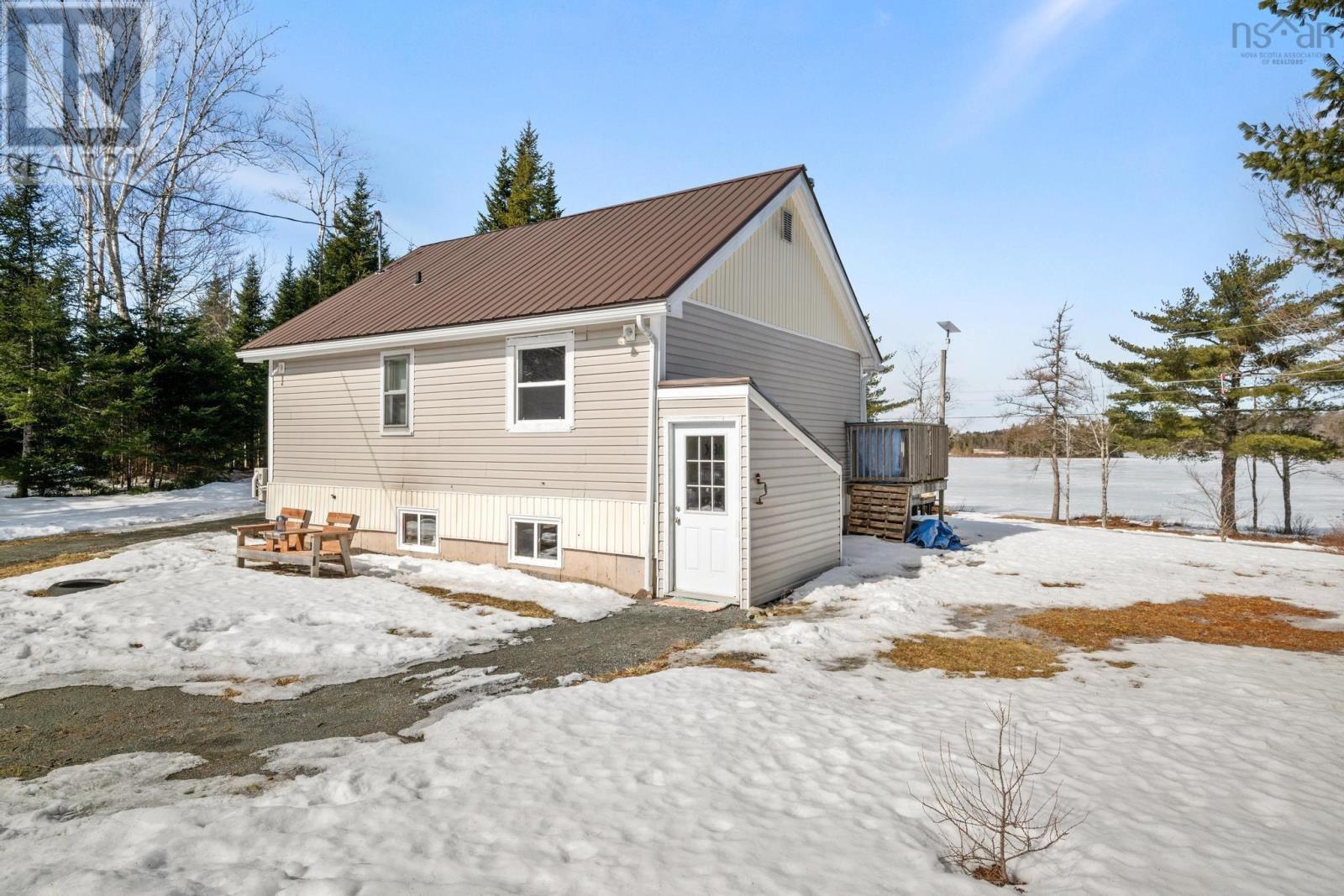 64 Causeway Road, River Lake, Nova Scotia  B0J 3H0 - Photo 3 - 202504246