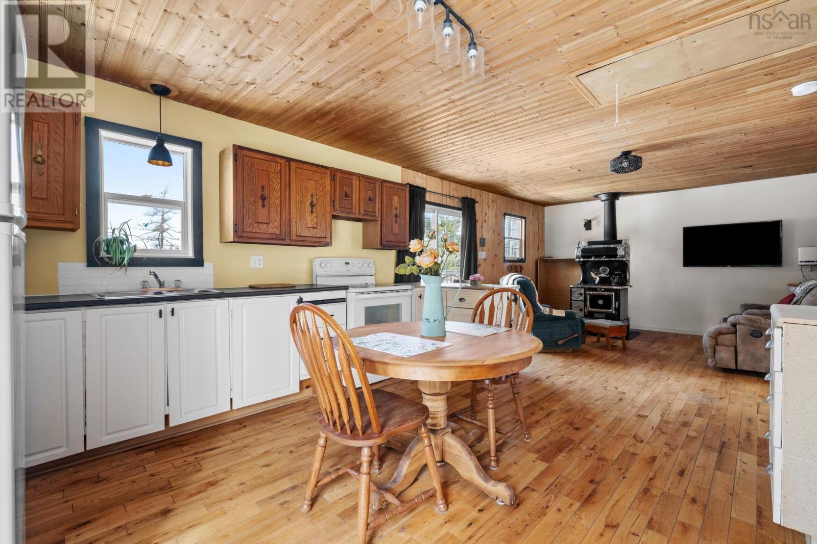 64 Causeway Road, River Lake, Nova Scotia  B0J 3H0 - Photo 5 - 202504246