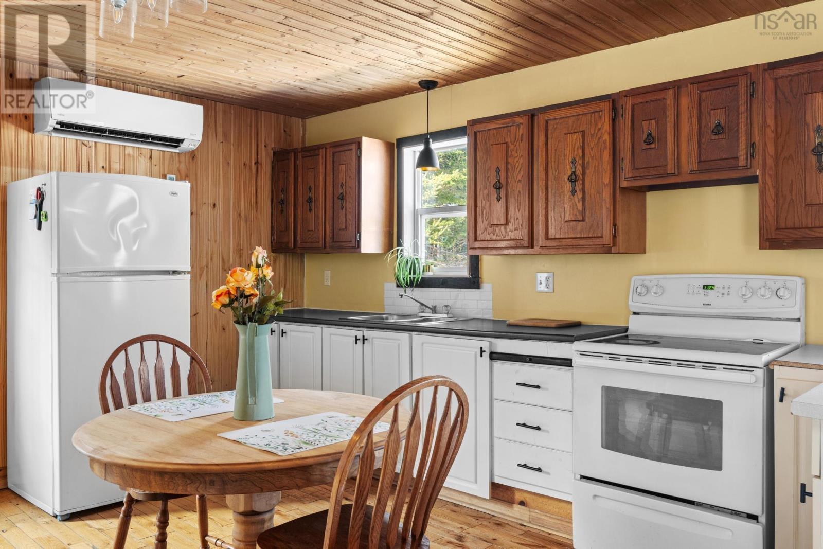 64 Causeway Road, River Lake, Nova Scotia  B0J 3H0 - Photo 9 - 202504246