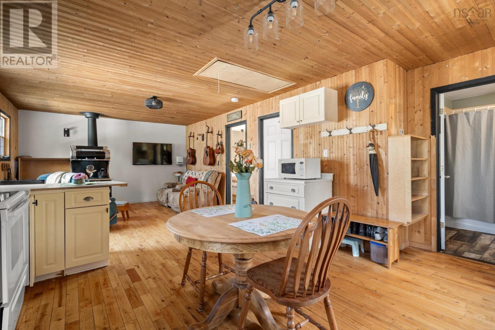 64 Causeway Road, River Lake, Nova Scotia  B0J 3H0 - Photo 13 - 202504248