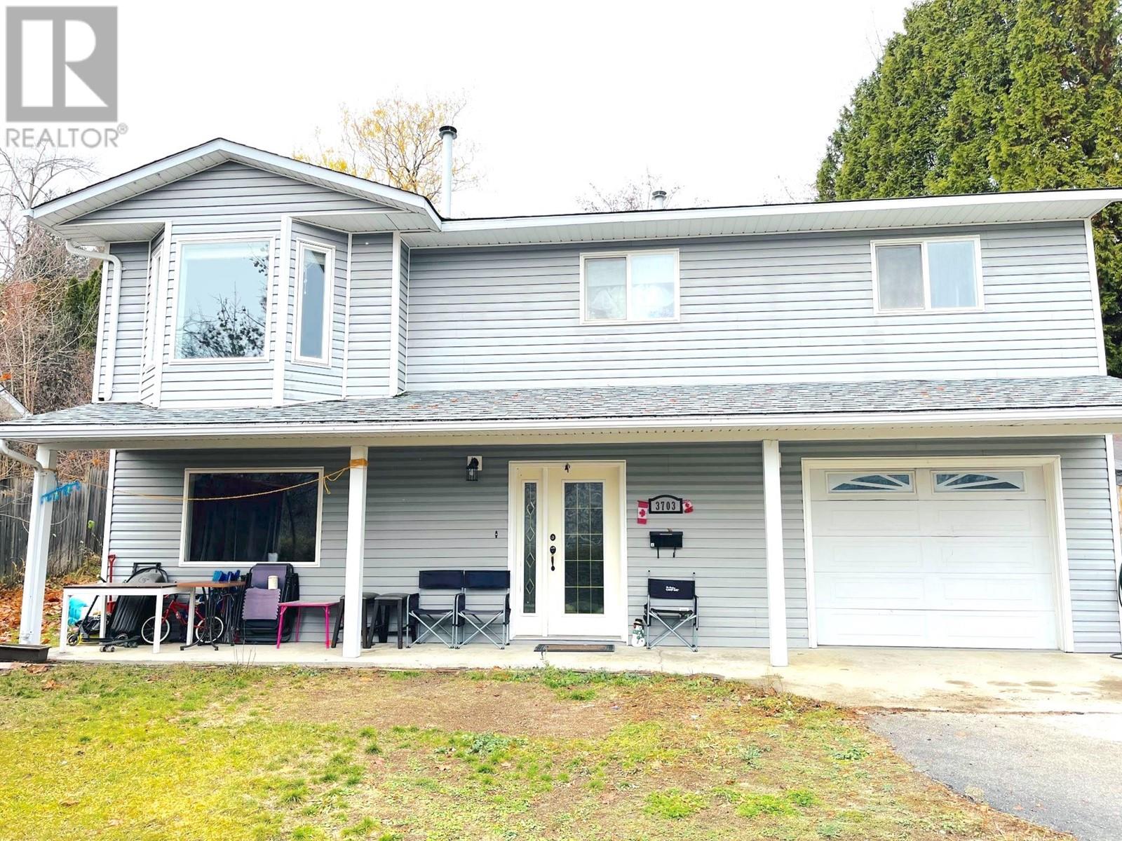 3703 9th Avenue, Castlegar, British Columbia