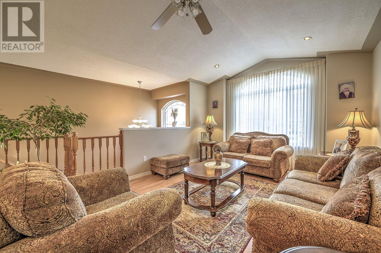 Property at 2617 Briarwood Avenue image 4