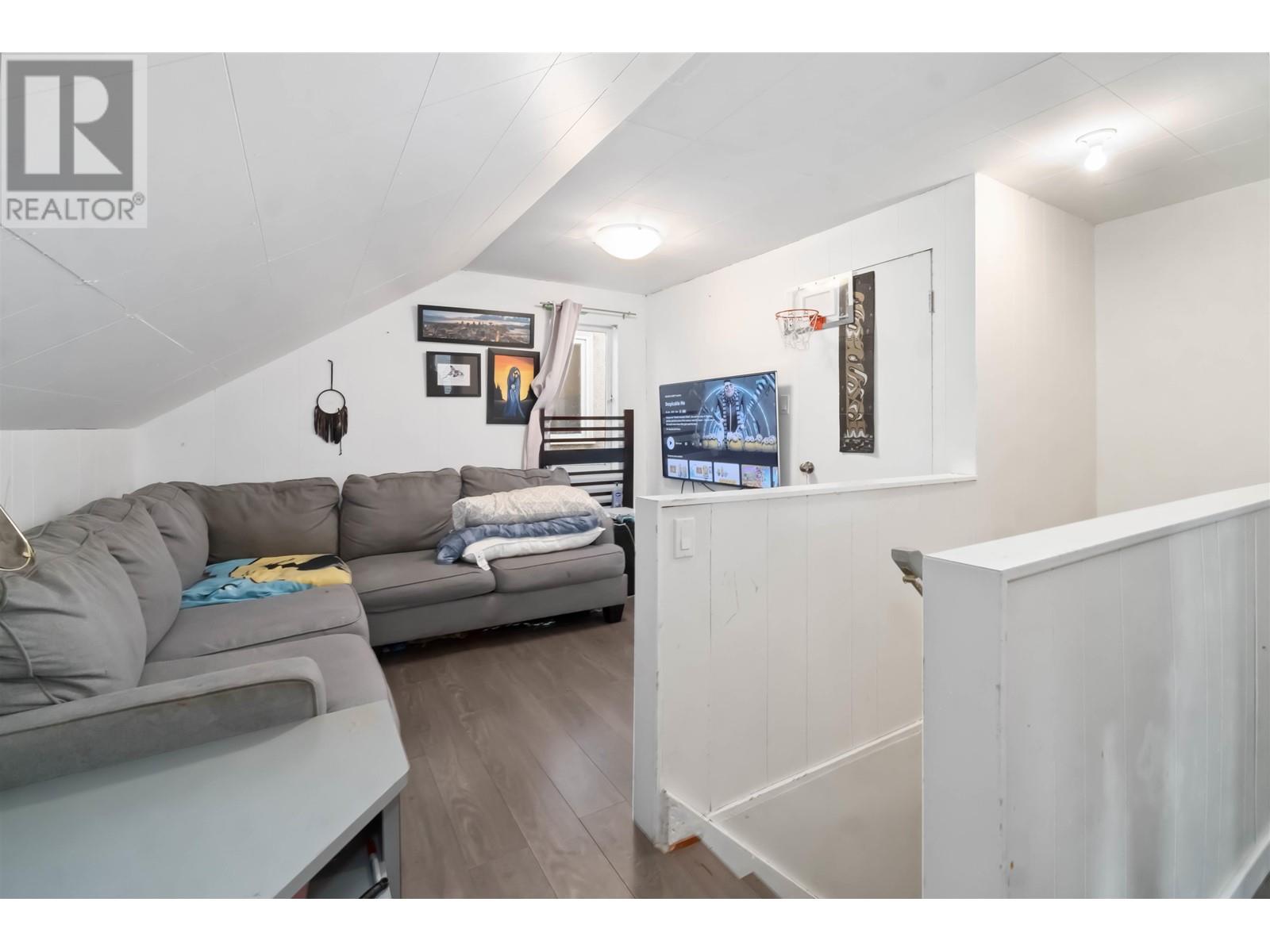 5735 Earles Street, Vancouver, British Columbia  V5R 3S4 - Photo 10 - R2953224