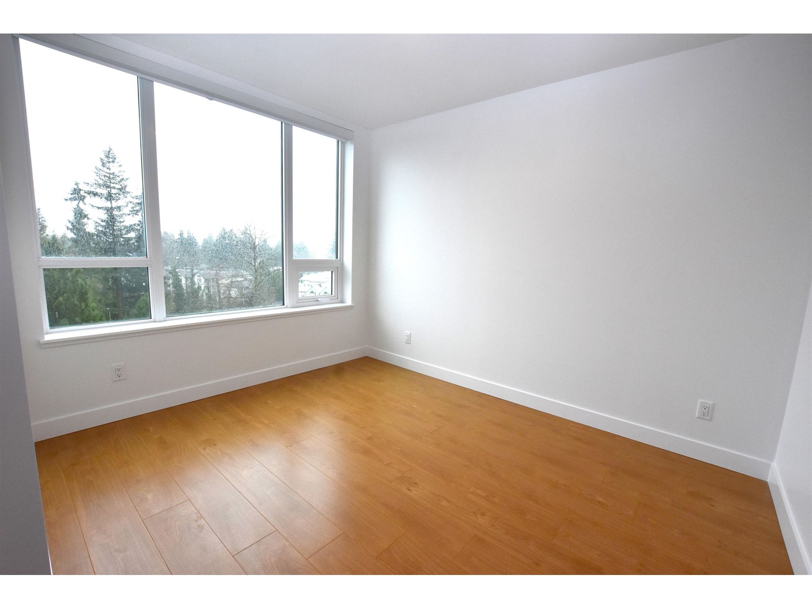 806 13359 Old Yale Road, Surrey, British Columbia  V3T 0S4 - Photo 2 - R2975329