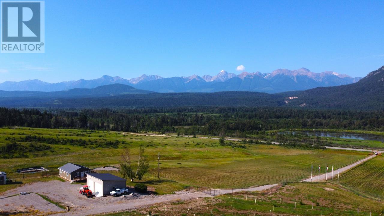 726 Hwy 95 Highway, Spillimacheen, British Columbia