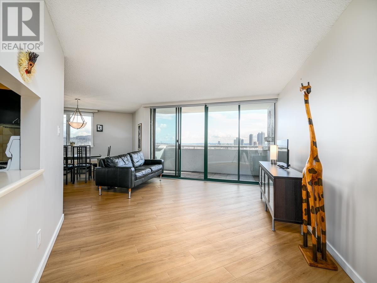 Listing Picture 4 of 31 : 1006 3920 HASTINGS STREET, Burnaby / 本拿比 - 魯藝地產 Yvonne Lu Group - MLS Medallion Club Member
