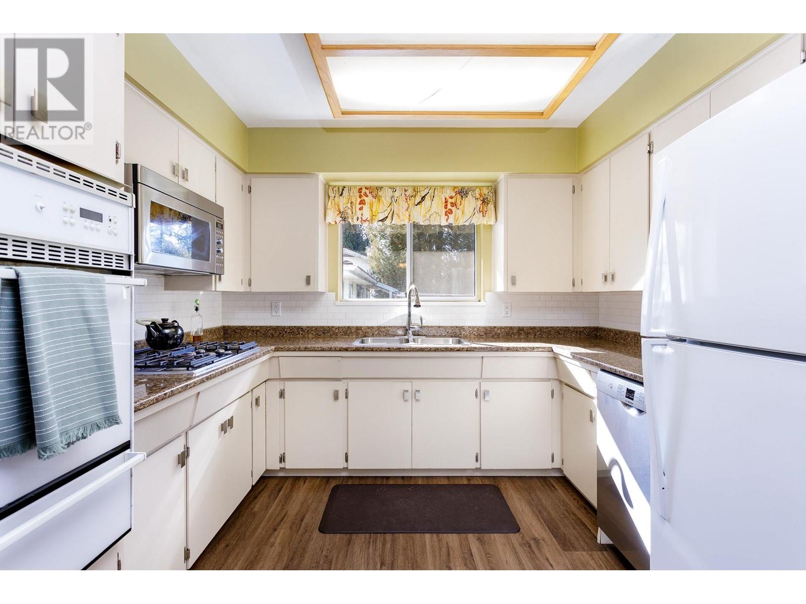 3361 Jervis Street, Port Coquitlam, British Columbia  V3B 4P4 - Photo 4 - R2974570