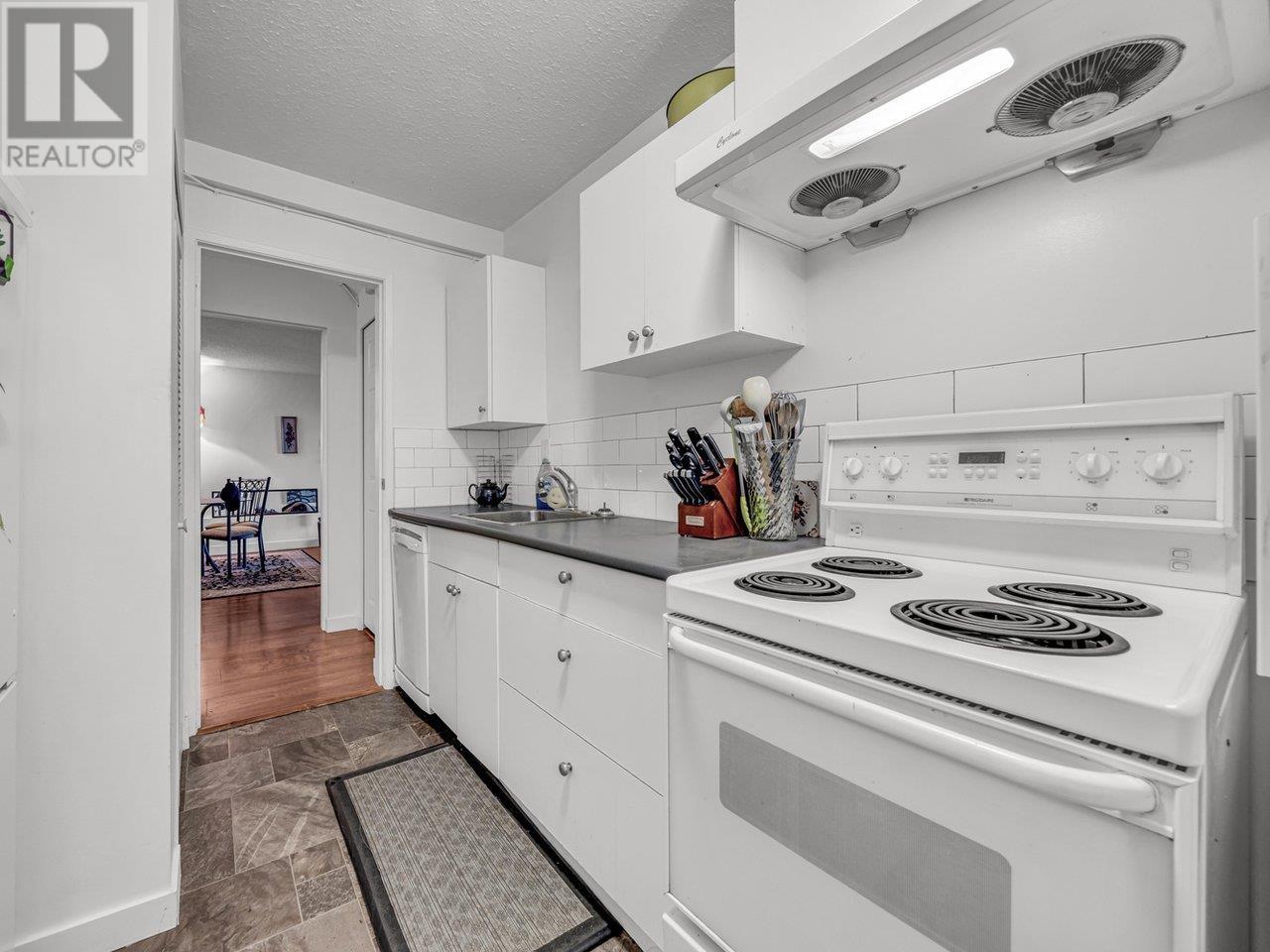 151 N Holdom Avenue, Burnaby, British Columbia  V5B 1K2 - Photo 24 - R2975527