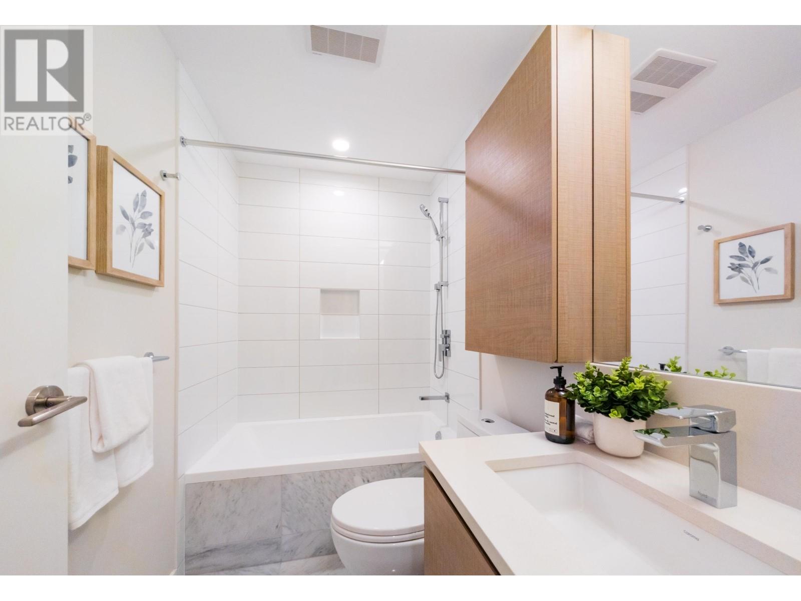 Listing Picture 18 of 28 : 5802 2108 GILMORE AVENUE, Burnaby / 本拿比 - 魯藝地產 Yvonne Lu Group - MLS Medallion Club Member