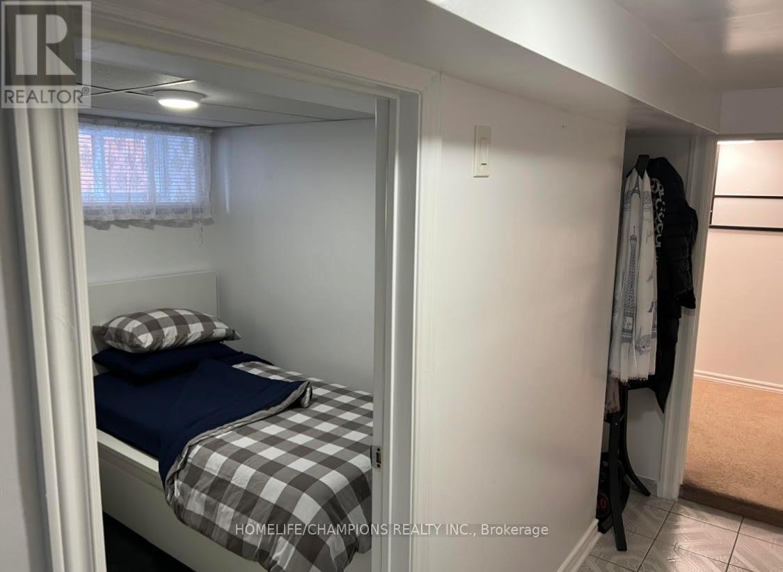 436 Oakwood Avenue, Toronto, Ontario  M6E 2W5 - Photo 27 - C12010810