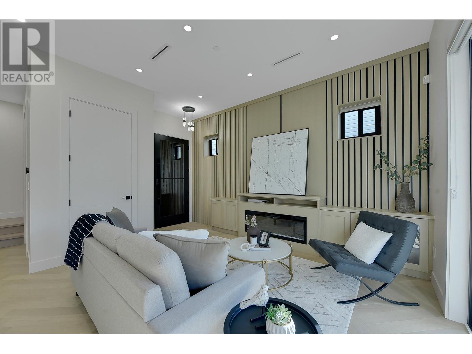2 8079 Selkirk Street, Vancouver, British Columbia  V6P 4H8 - Photo 2 - R2974412