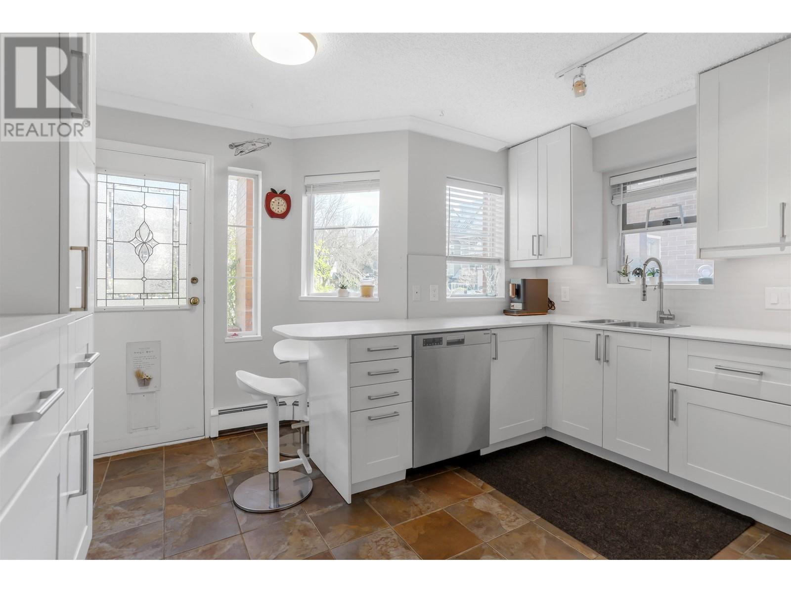 114 12 K De K Court, New Westminster, British Columbia  V3M 6C5 - Photo 11 - R2975352