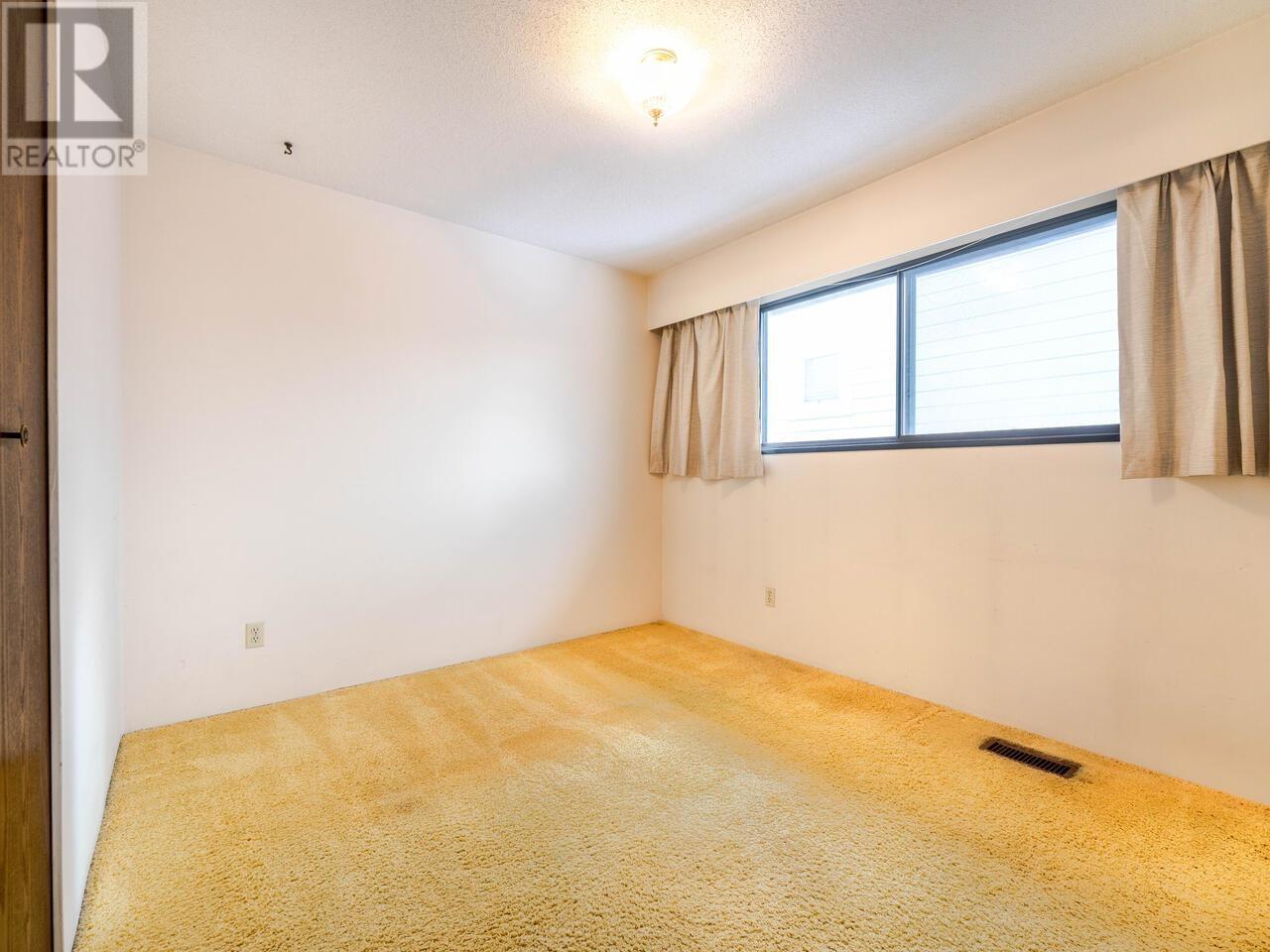 Listing Picture 11 of 21 : 4331 LANCELOT DRIVE, Richmond / 烈治文 - 魯藝地產 Yvonne Lu Group - MLS Medallion Club Member